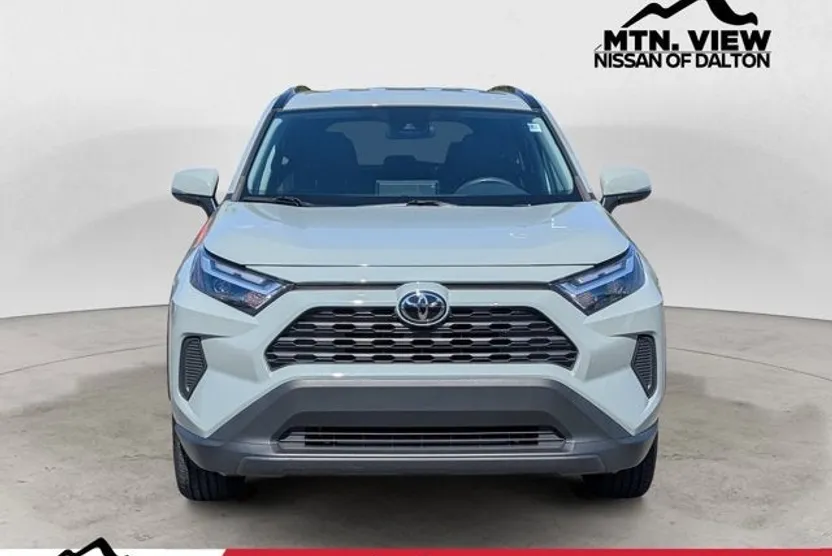2023 Toyota RAV4 XLE photo 1