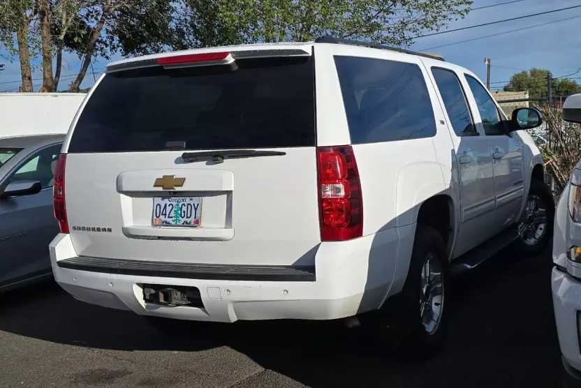 2013 Chevrolet Suburban LT photo 1