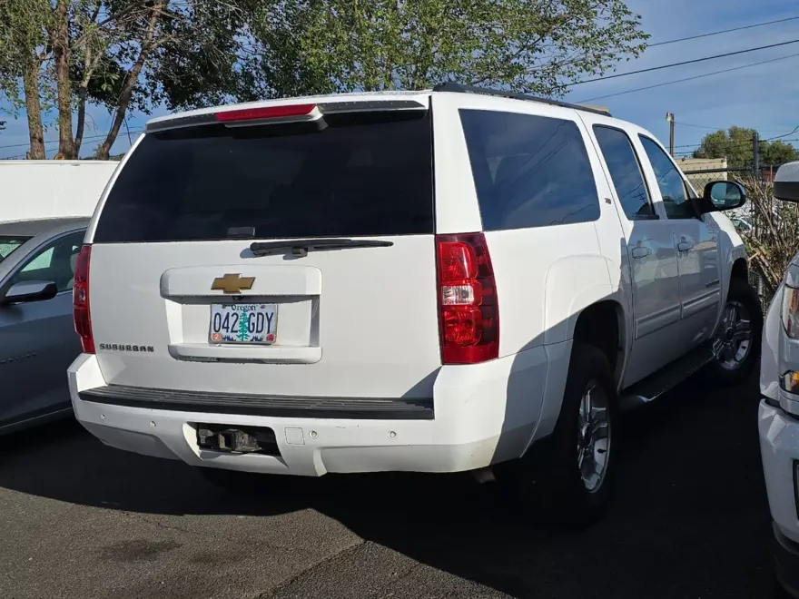 2013 Chevrolet Suburban LT photo 1
