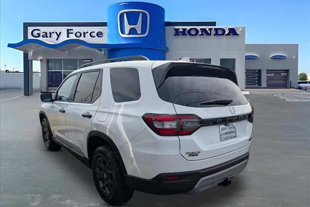 2025 Honda Pilot TrailSport photo 1