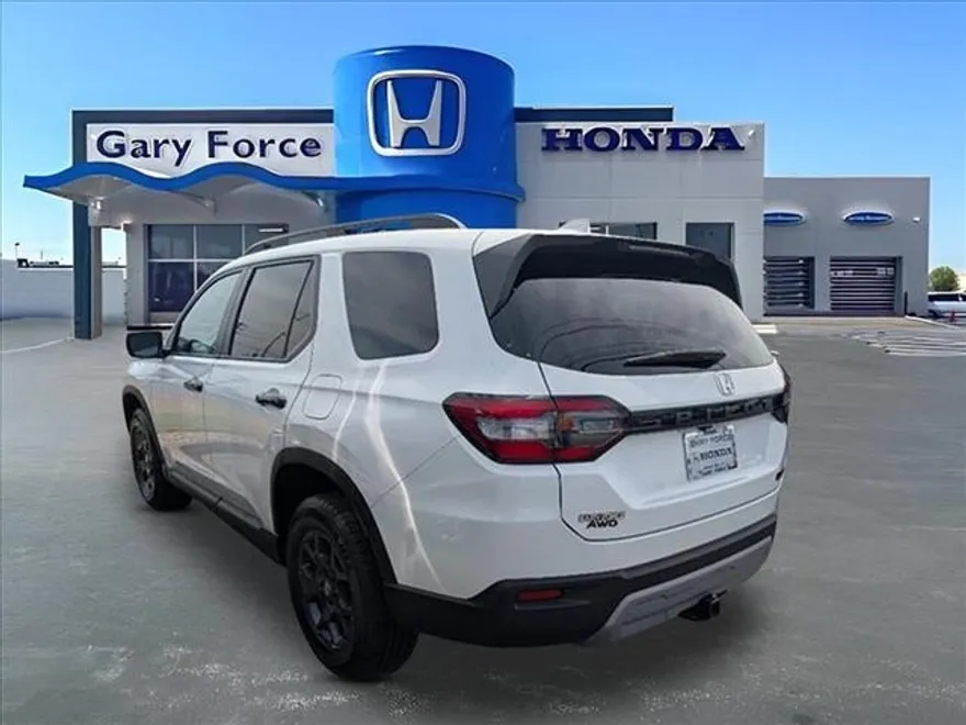 2025 Honda Pilot TrailSport photo 1