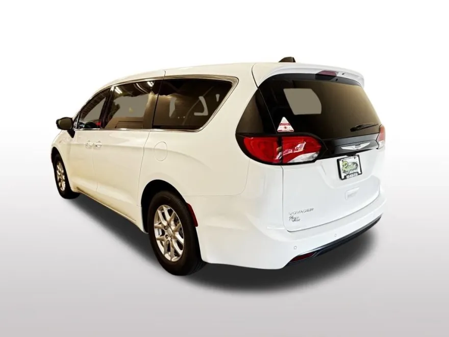 2025 Chrysler Voyager LE photo 1