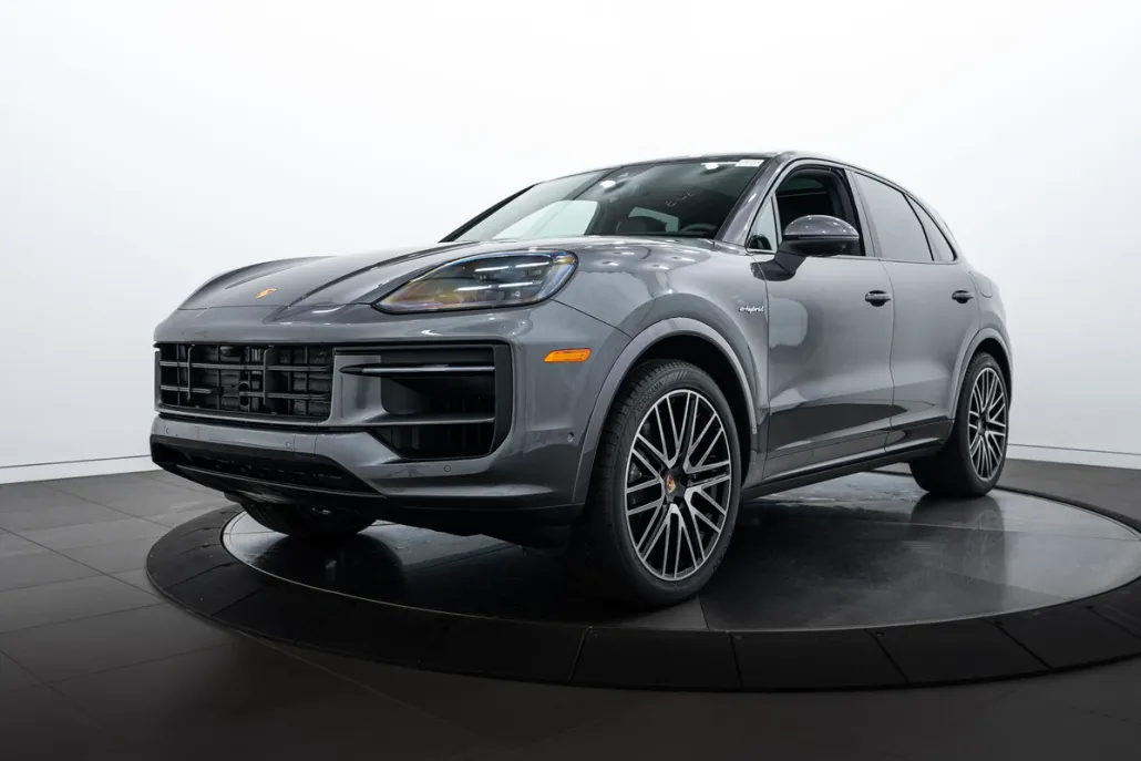 2025 Porsche Cayenne E-Hybrid photo 1