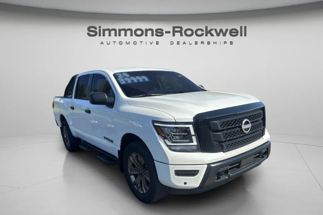 2024 Nissan Titan SV photo 1