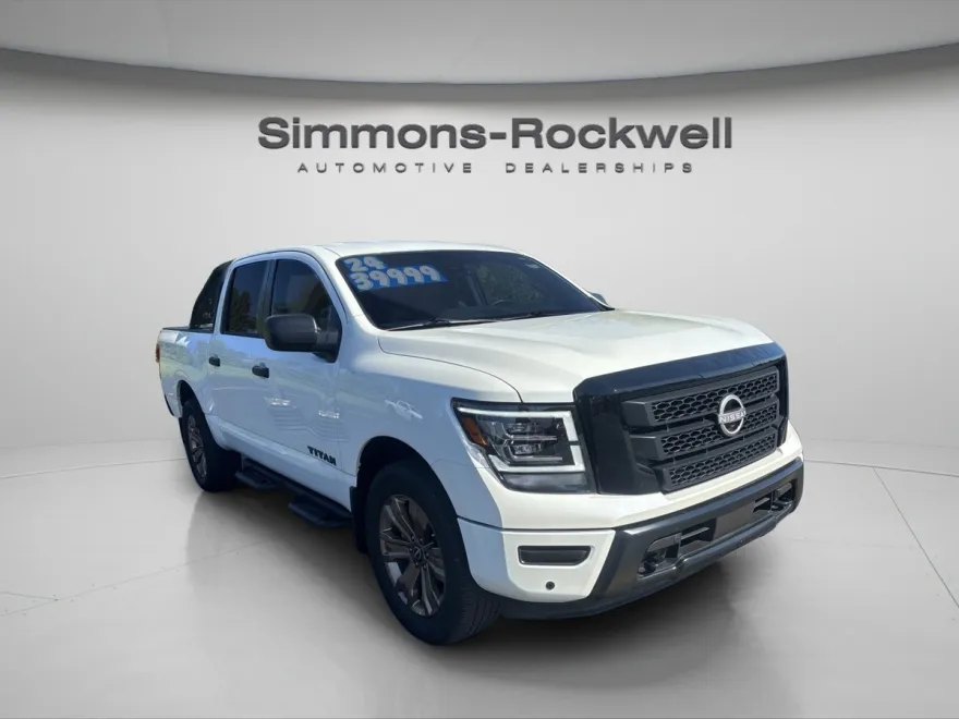 2024 Nissan Titan SV photo 1