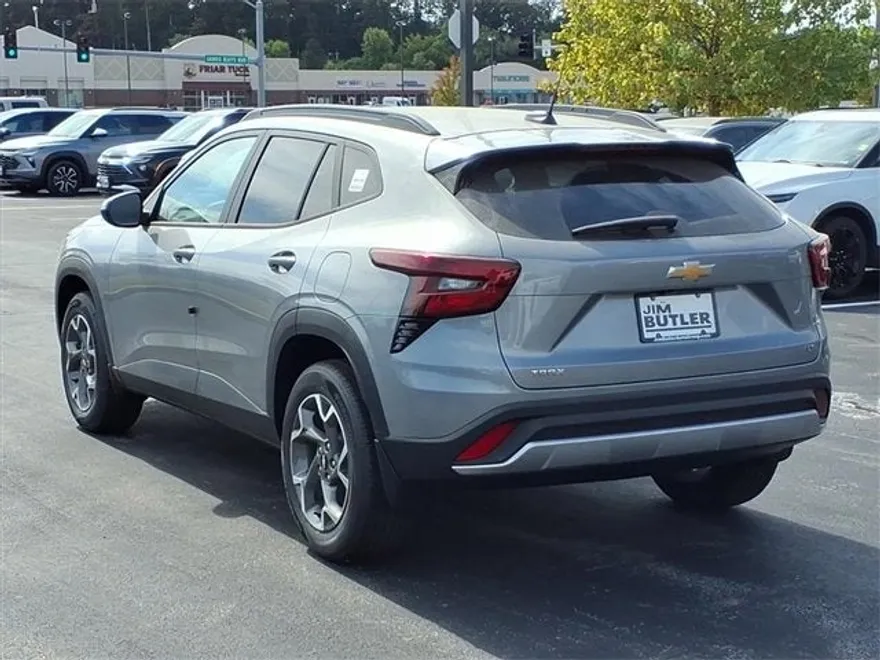 2026 Chevrolet Trax LT photo 1