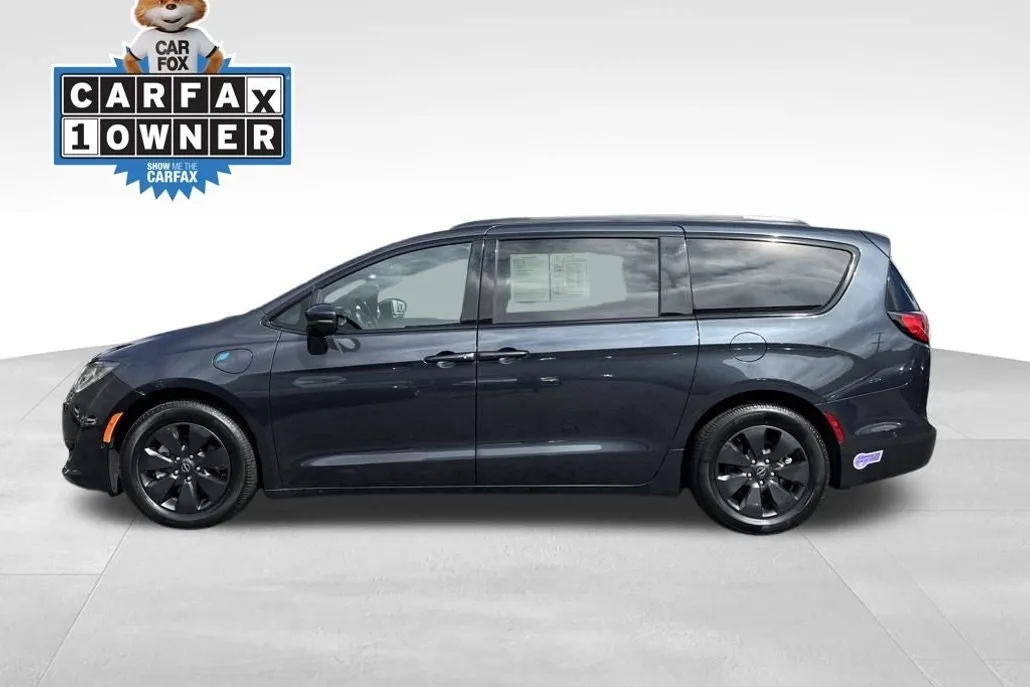 2019 Chrysler Pacifica Limited photo 1