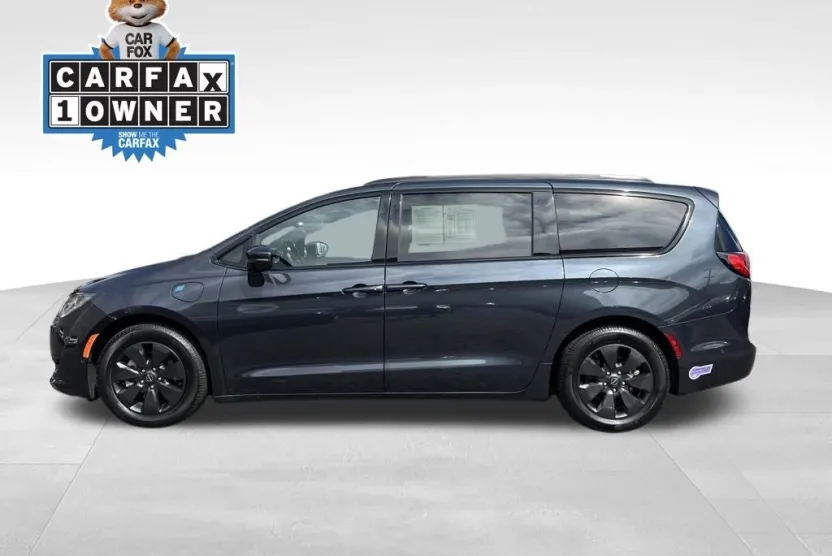 2019 Chrysler Pacifica Limited photo 1
