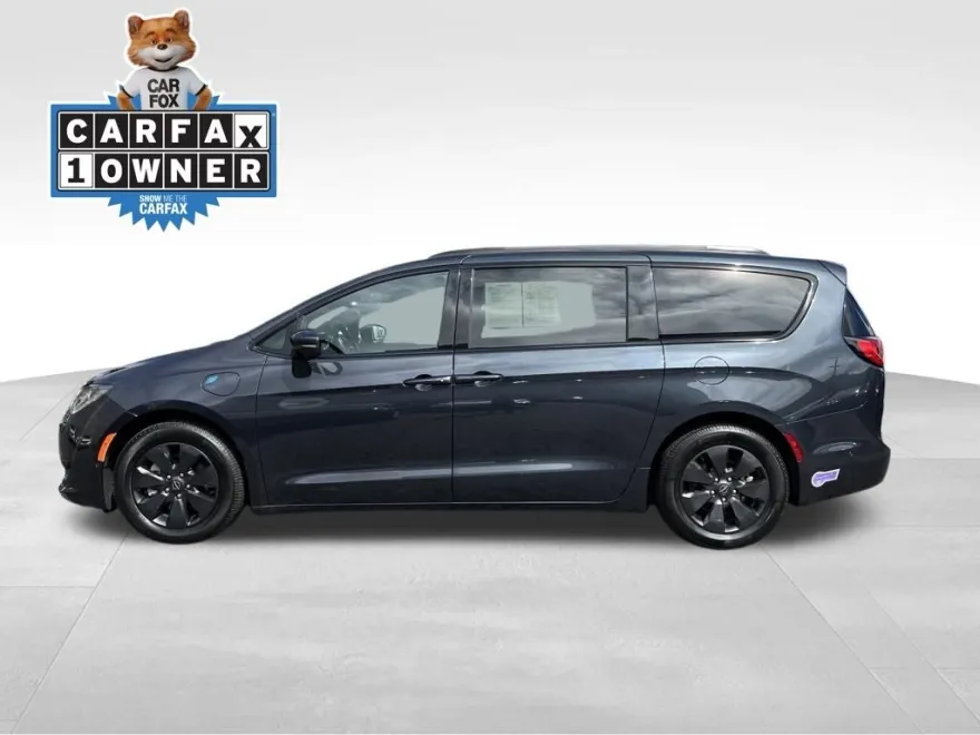 2019 Chrysler Pacifica Limited photo 1