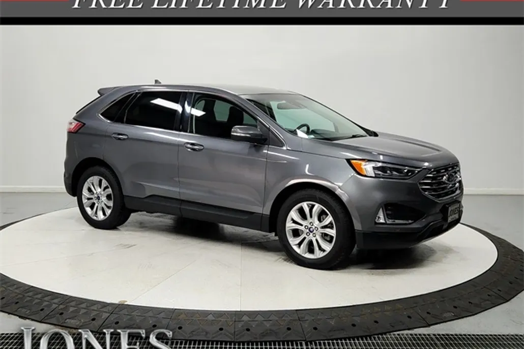 2022 Ford Edge Titanium photo 1