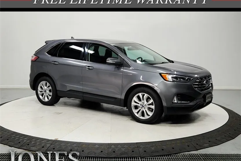 2022 Ford Edge Titanium photo 1