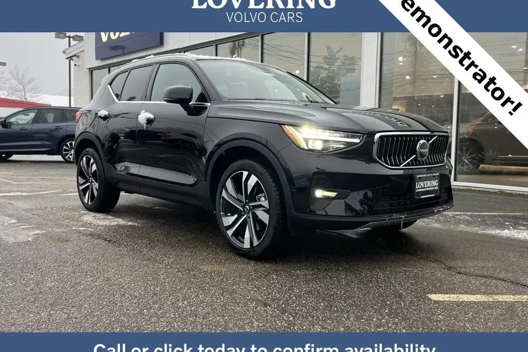 2025 Volvo XC40 Plus photo 1