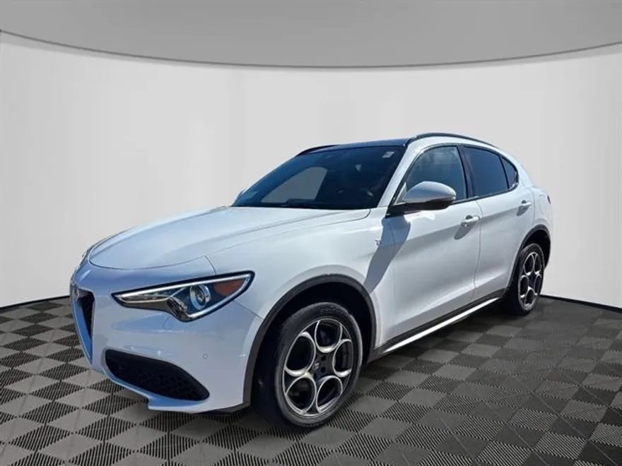 2022 Alfa Romeo Stelvio Ti photo 1