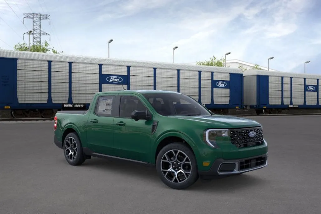 2025 Ford Maverick Lariat photo 1