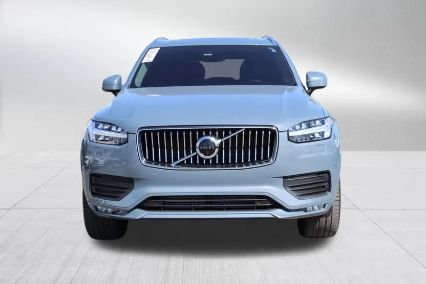 2022 Volvo XC90 Momentum photo 1