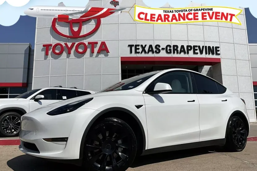 2023 Tesla Model Y Long Range photo 1