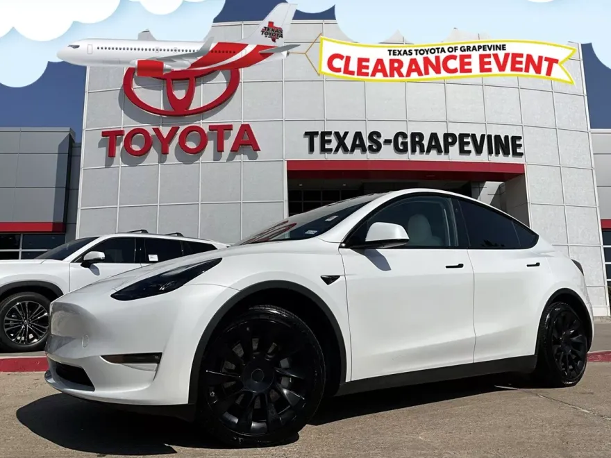 2023 Tesla Model Y Long Range photo 1