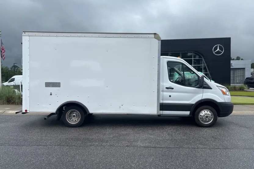 2019 Ford Transit Cutaway photo 1