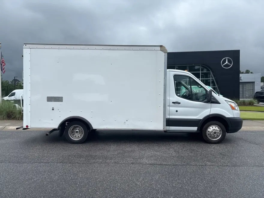 2019 Ford Transit Cutaway photo 1