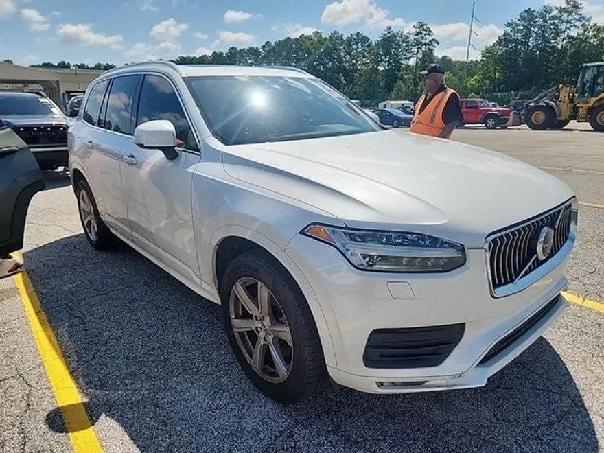 2022 Volvo XC90 T5 Momentum photo 1