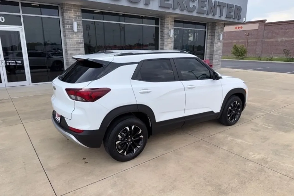 2023 Chevrolet Trailblazer LT photo 1