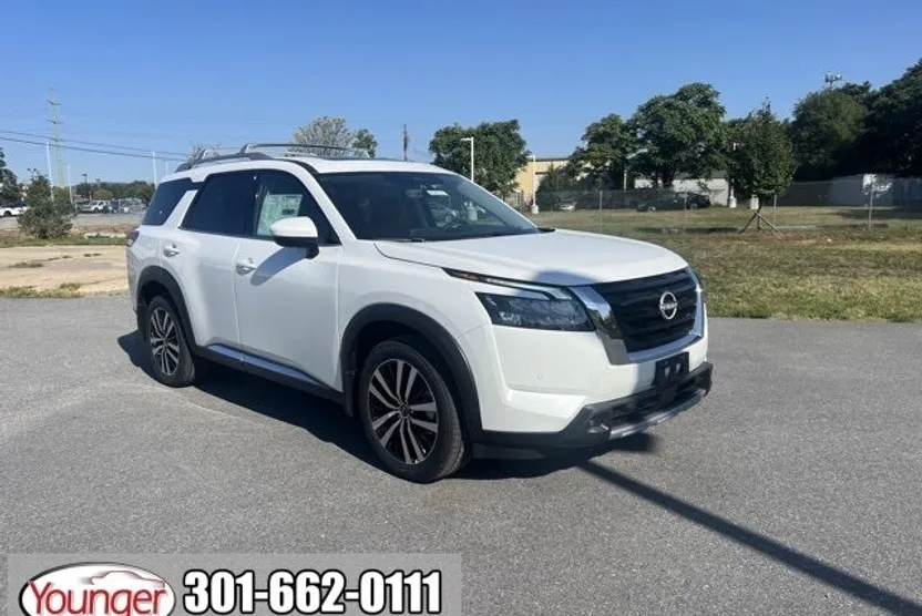 2025 Nissan Pathfinder Platinum photo 1