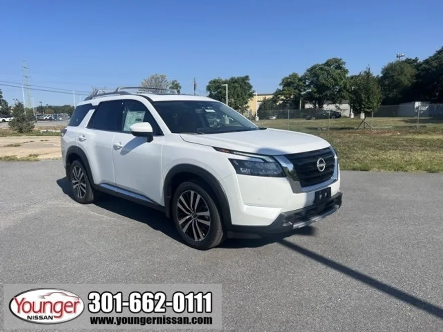 2025 Nissan Pathfinder Platinum photo 1