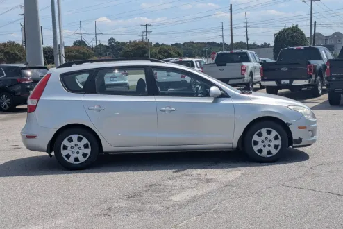 2010 Hyundai Elantra Touring GLS photo 3
