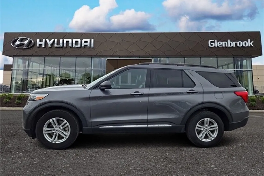 2022 Ford Explorer XLT photo 1