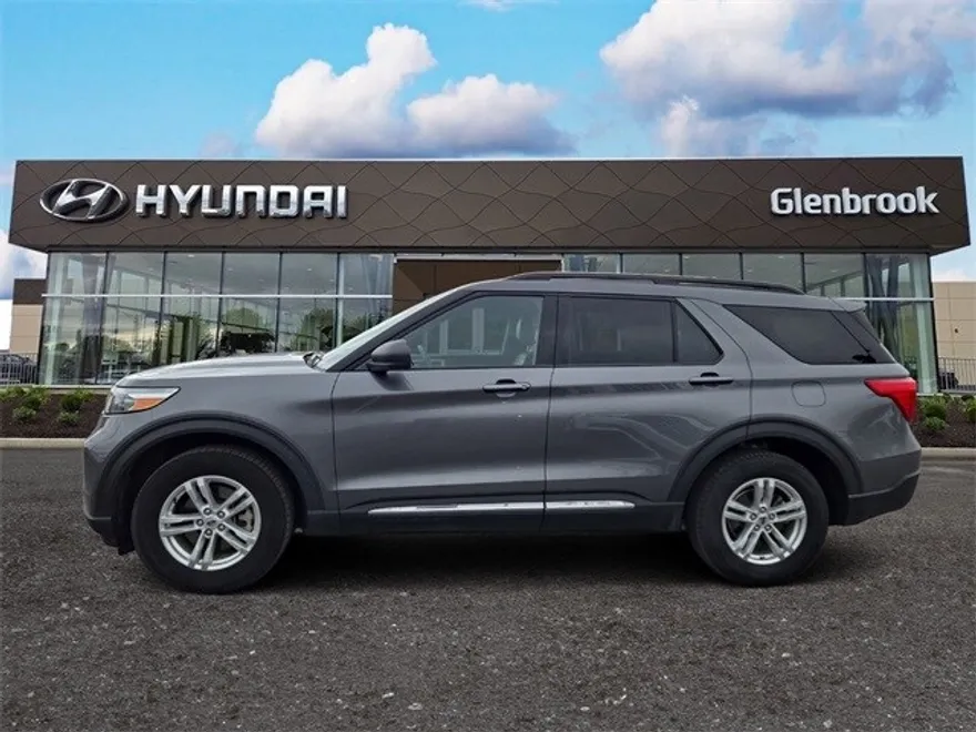 2022 Ford Explorer XLT photo 1