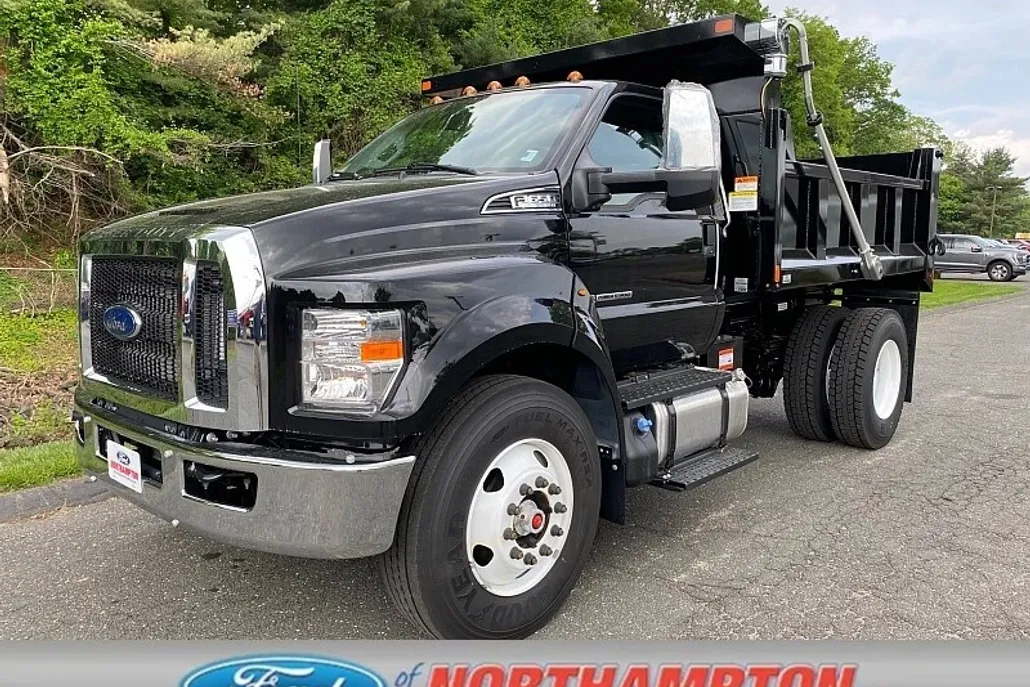 2025 Ford F-650 SuperCab photo 1