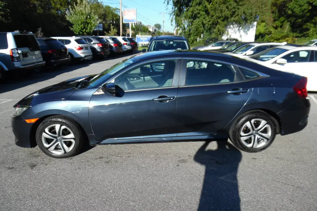 2018 Honda Civic LX photo 1