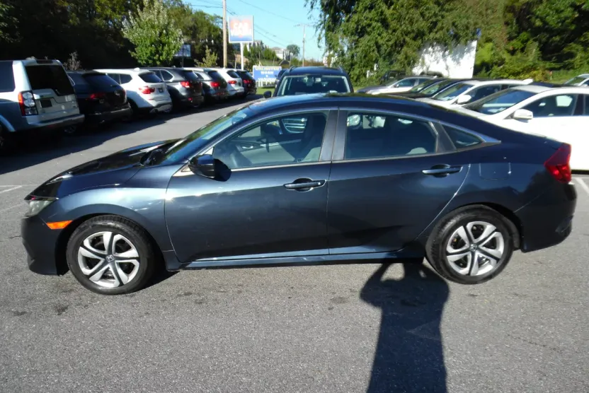 2018 Honda Civic LX photo 1