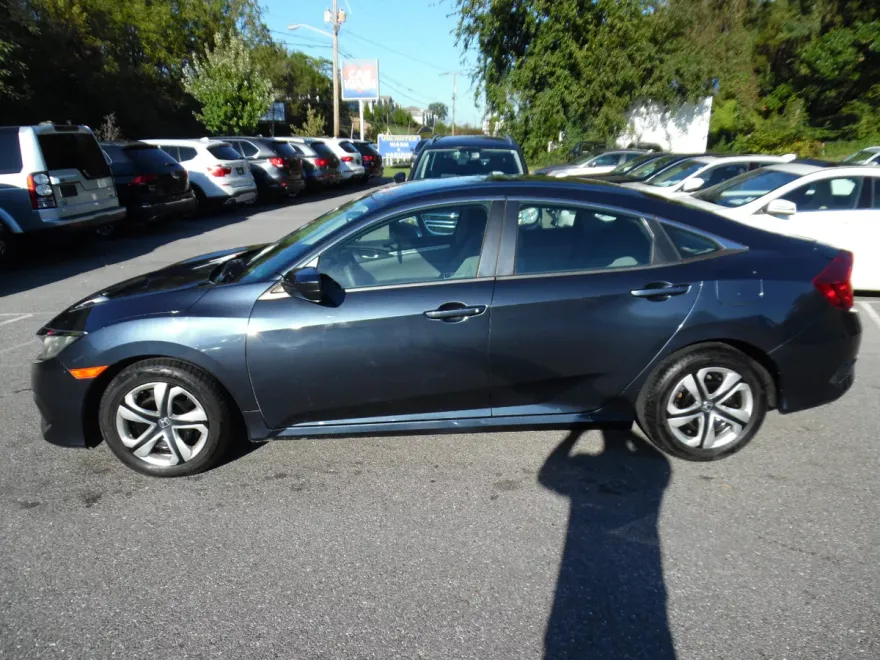 2018 Honda Civic LX photo 1
