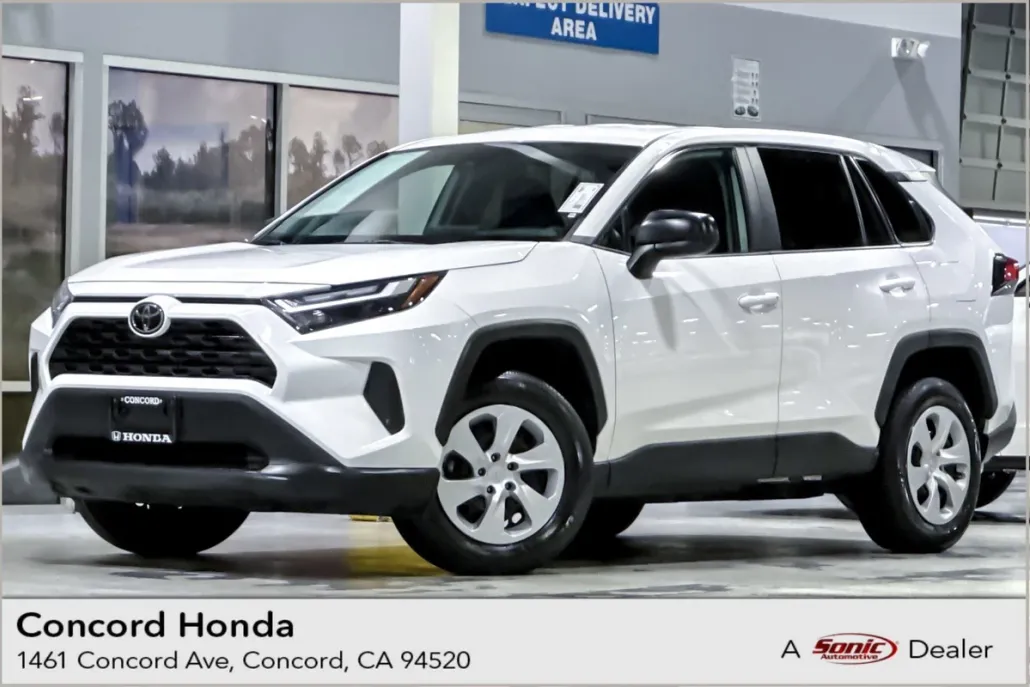 2023 Toyota RAV4 LE photo 1