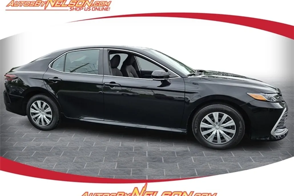 2022 Toyota Camry Hybrid LE photo 1