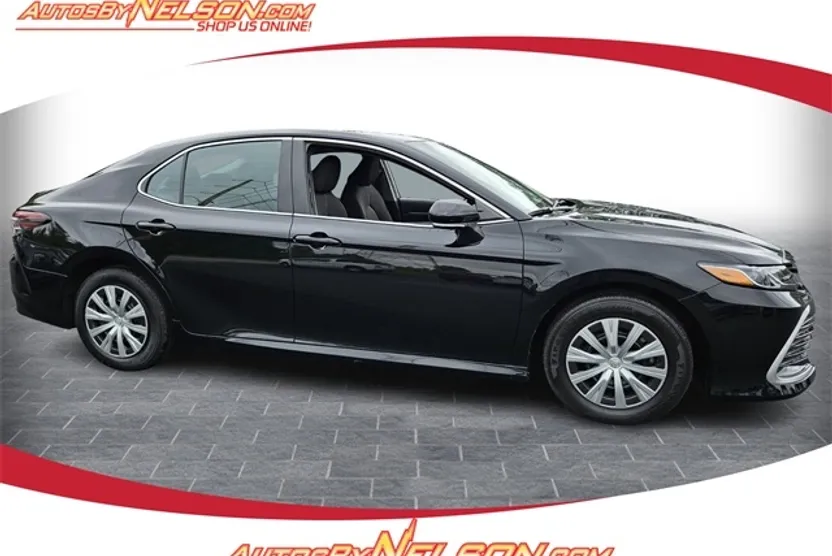 2022 Toyota Camry Hybrid LE photo 1