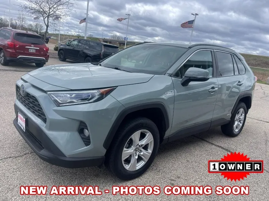 2021 Toyota RAV4 Hybrid XLE photo 1
