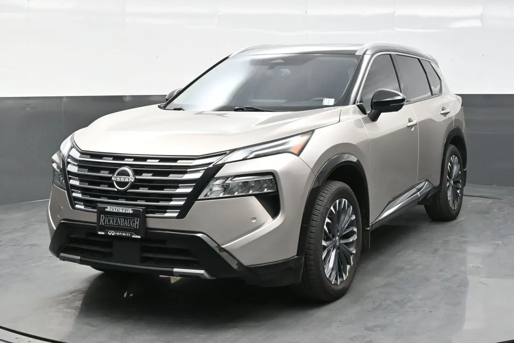 2024 Nissan Rogue Platinum photo 1