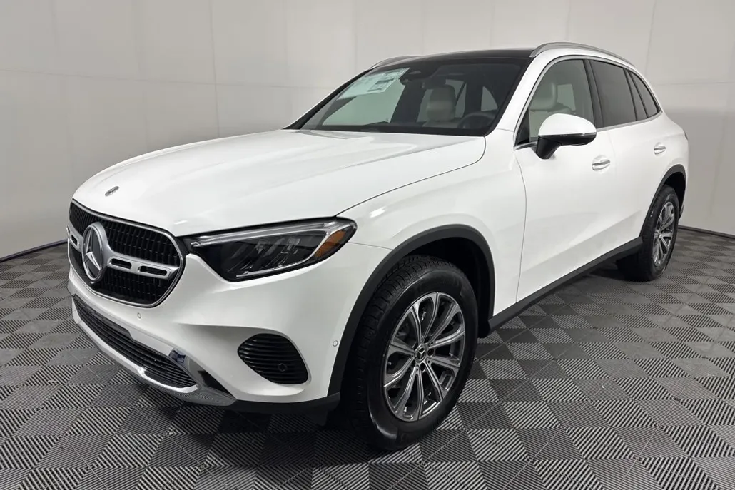 2025 Mercedes Benz GLC 300 4MATIC photo 1