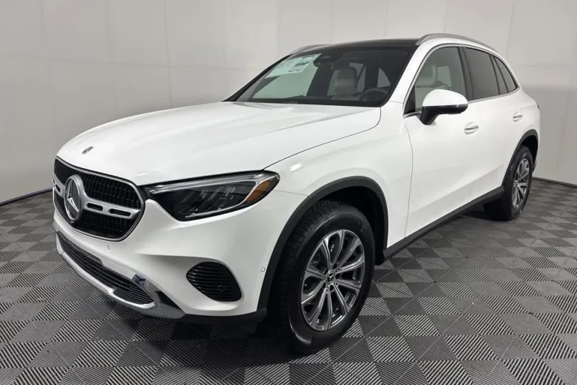 2025 Mercedes Benz GLC 300 4MATIC photo 1