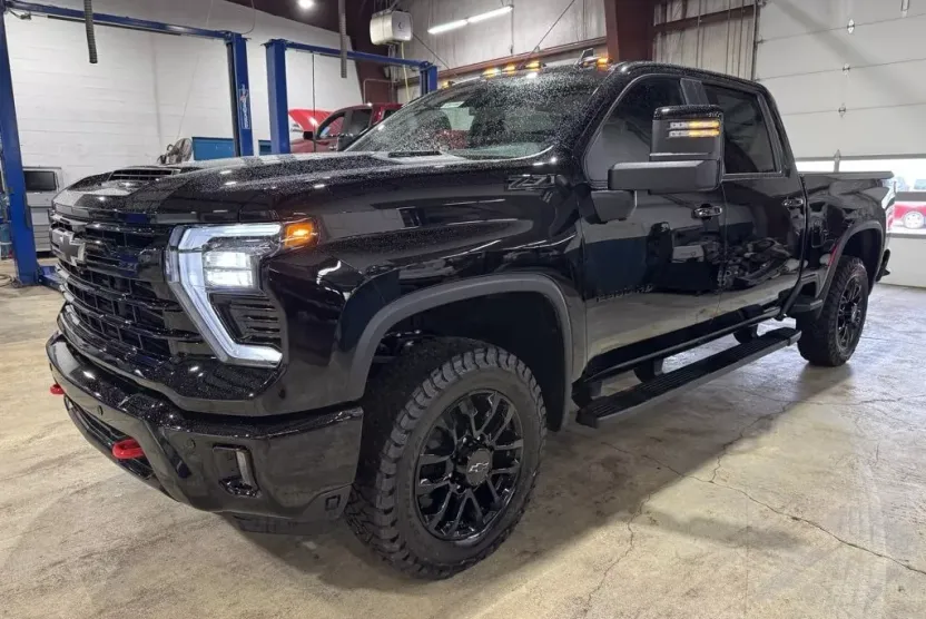 2025 Chevrolet Silverado 2500HD LT photo 1