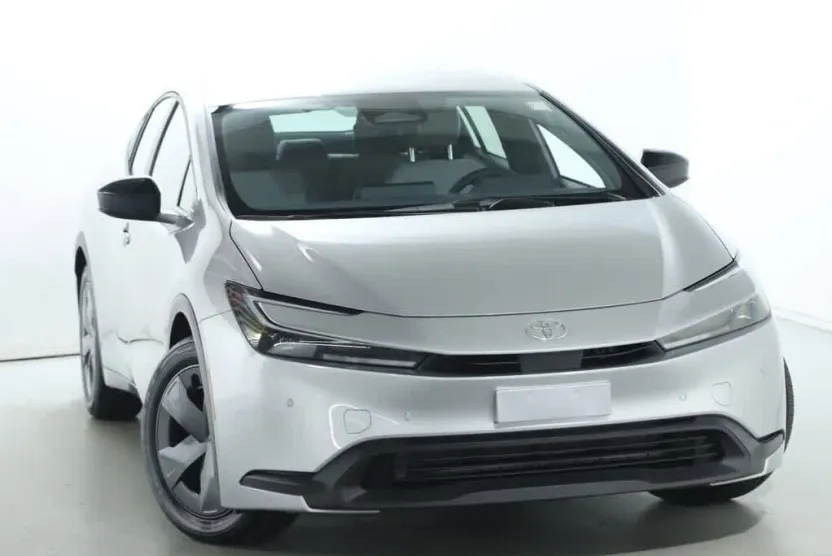 2025 Toyota Prius LE photo 1