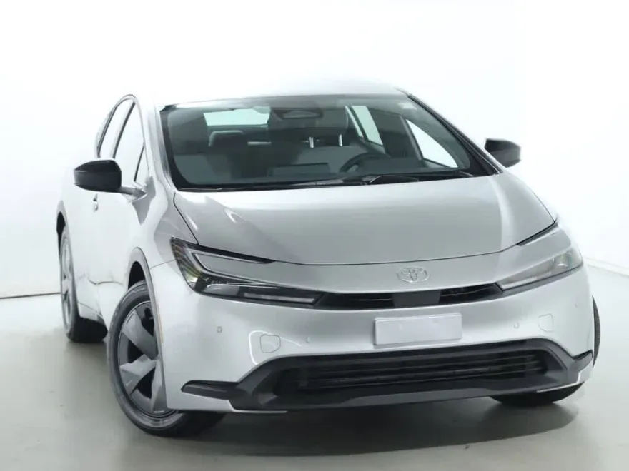 2025 Toyota Prius LE photo 1