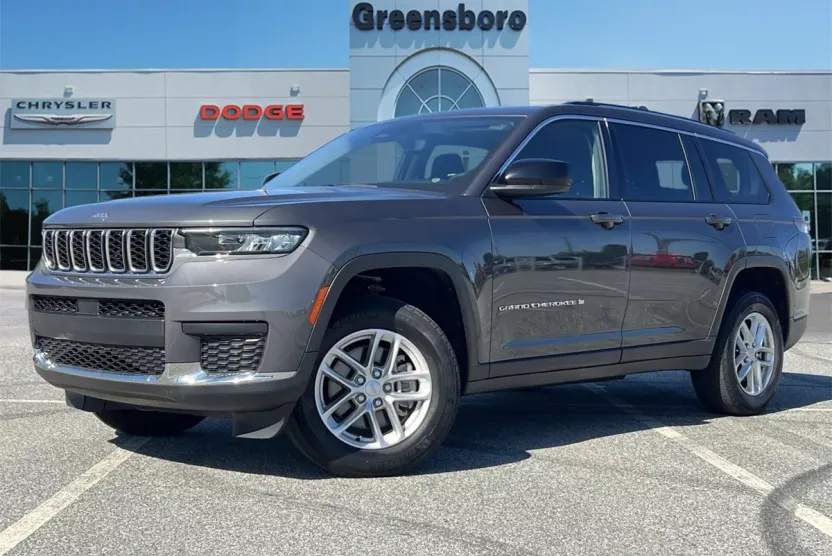 2022 Jeep Cherokee Laredo photo 1