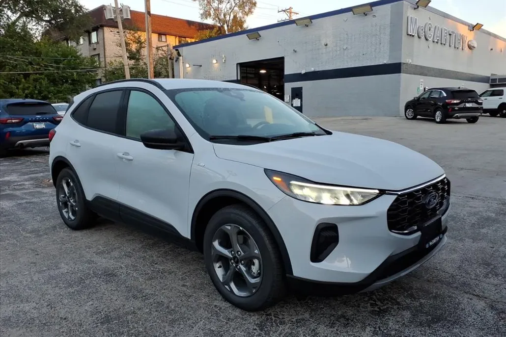 2025 Ford Escape ST-Line photo 1