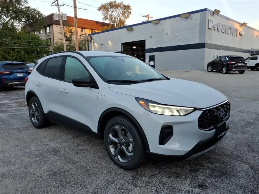 2025 Ford Escape ST-Line photo 1