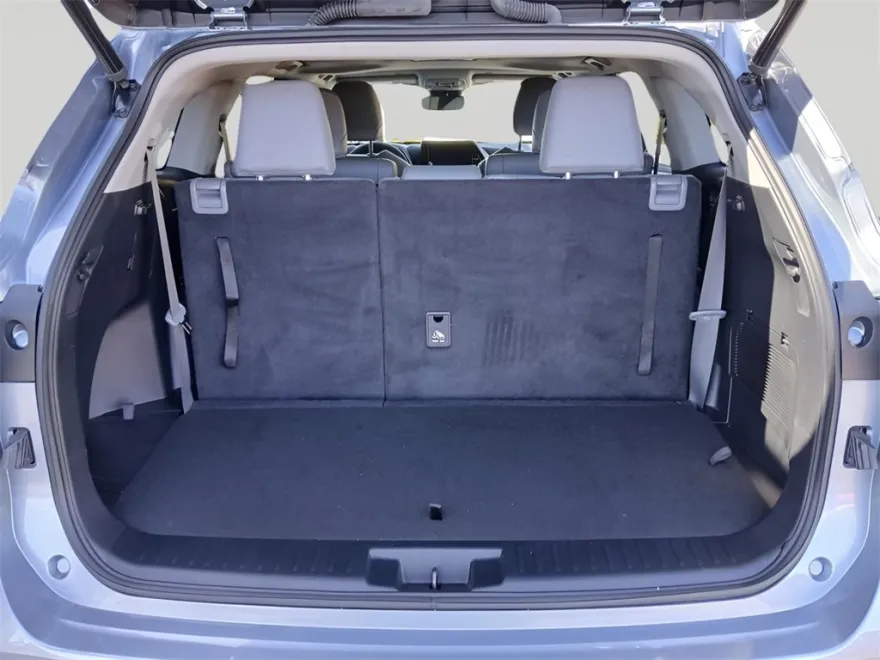 2023 Toyota Highlander XLE photo 1