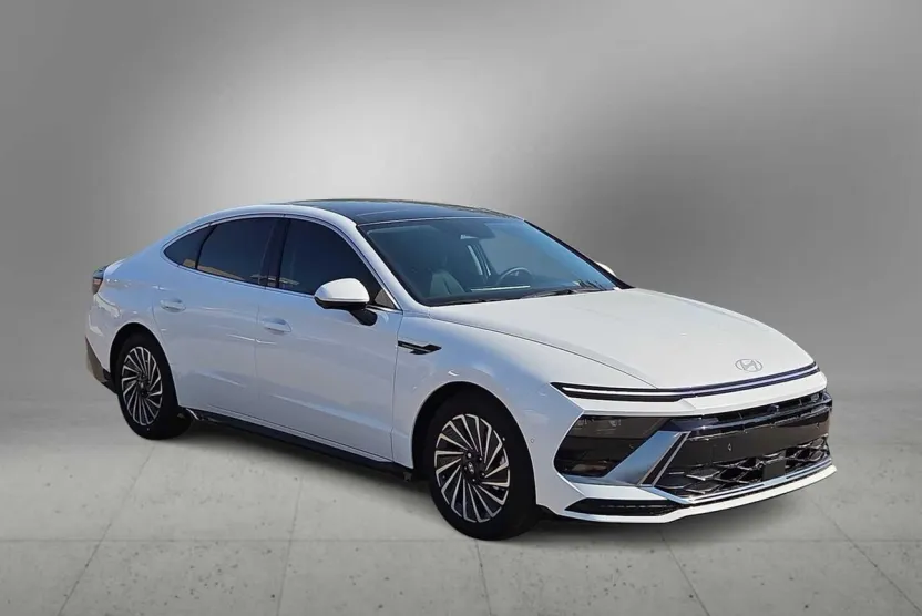 2025 Hyundai Sonata Hybrid Limited photo 1