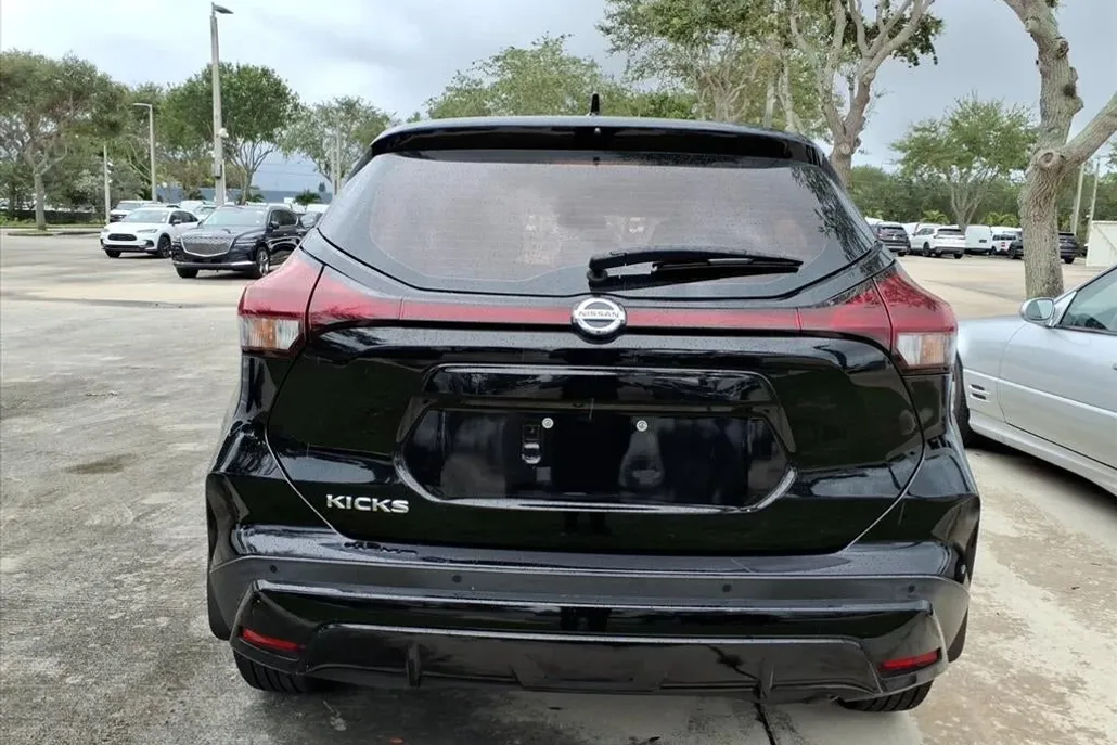 2021 Nissan Kicks S photo 1